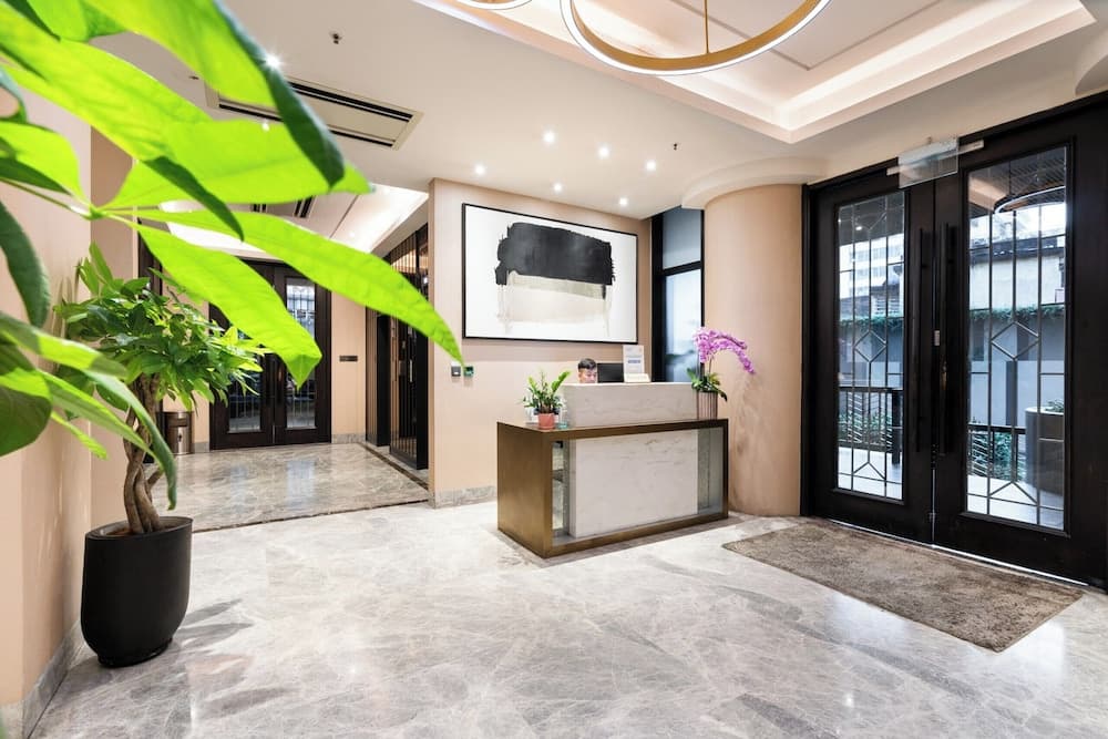 3BR APT D1Mension, Concierge desk, photo 2